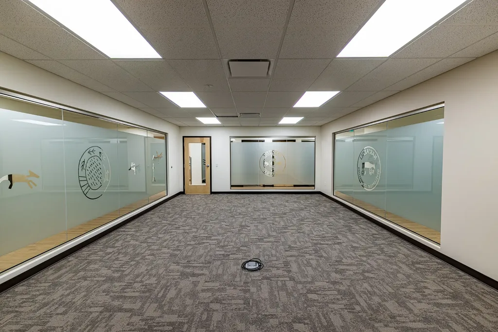 Nak'azdli Whut'en office interior large room